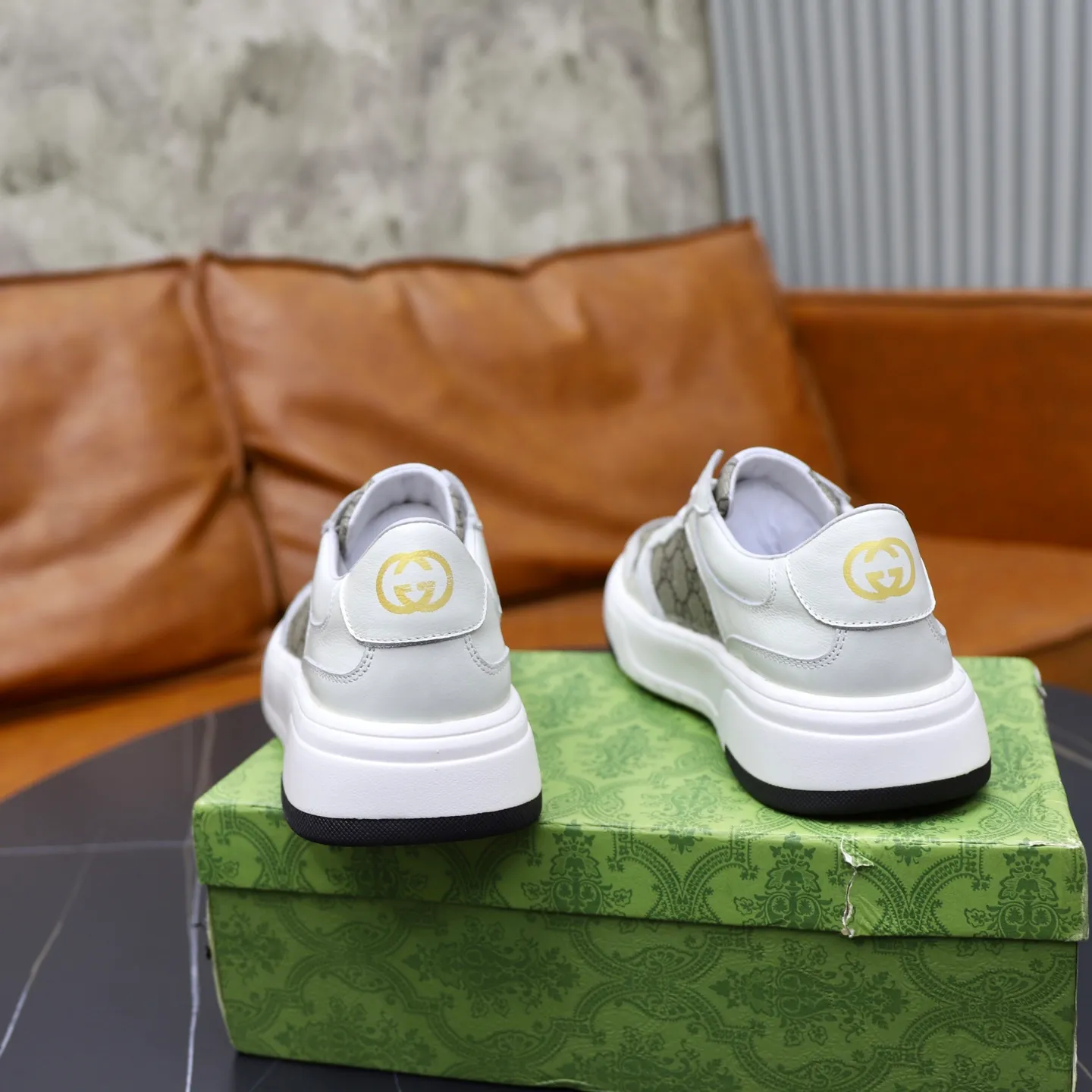 Men's shoes 💰440💰🙅‍♂️🙅‍♂️🙅‍♂️ Brand: GUCCI Standard code: 38–44 (45 can be customized) Grade: Same as the official website Material: Original cowhide fabric Comfortable pigskin lining Lightweight and wear-resistant outsole Style category: Men's fashionable casual shoes and boots Running sneakers Distinguished luxury brand elements Top luxury color: actual picture color
